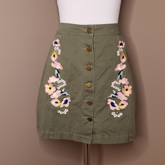 En Creme Floral Embroidered Skirt - Picture 5 of 5